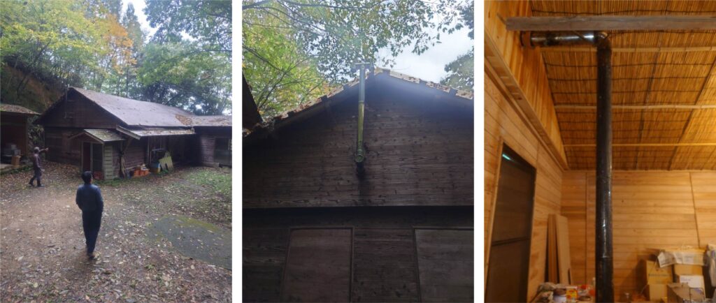 工事前の山小屋。外壁に沿って古い煙突が取り付けられ、室内には天井まで伸びた黒い一重の煙突が立っている